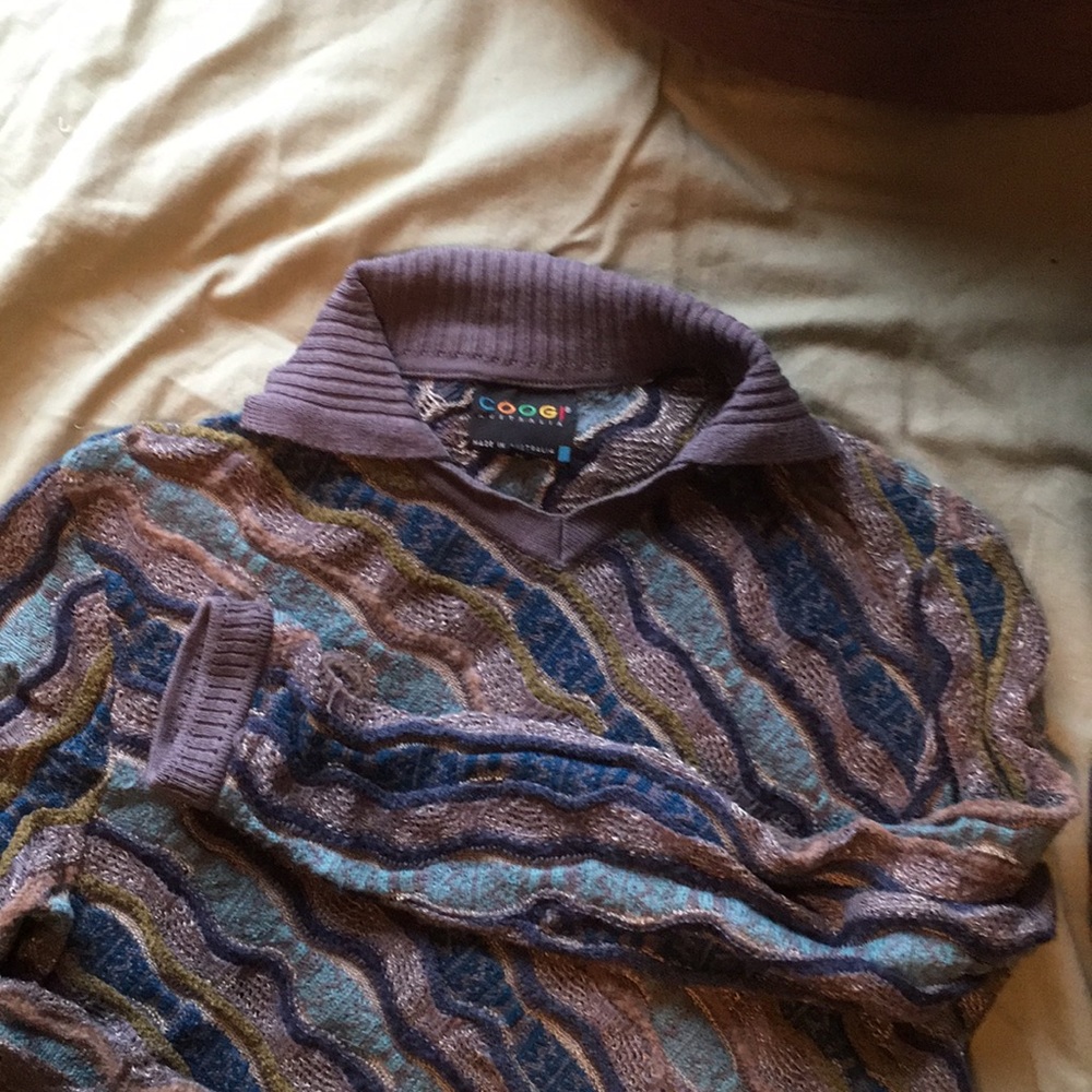 COOGI Men’s sweater size M
